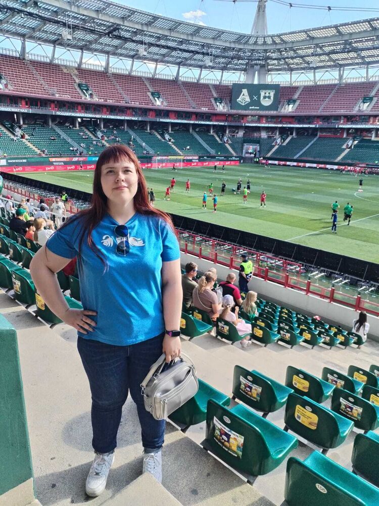  44458732  Anna, 27 ,    