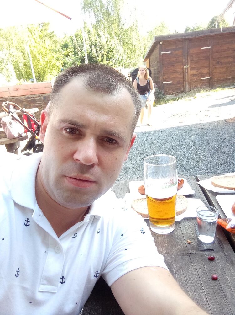  31135752  , 37 ,    Praha