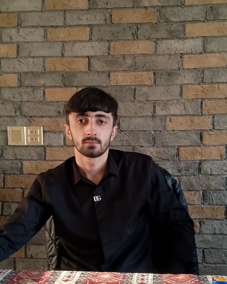  52431462  Elsad, 23 ,    