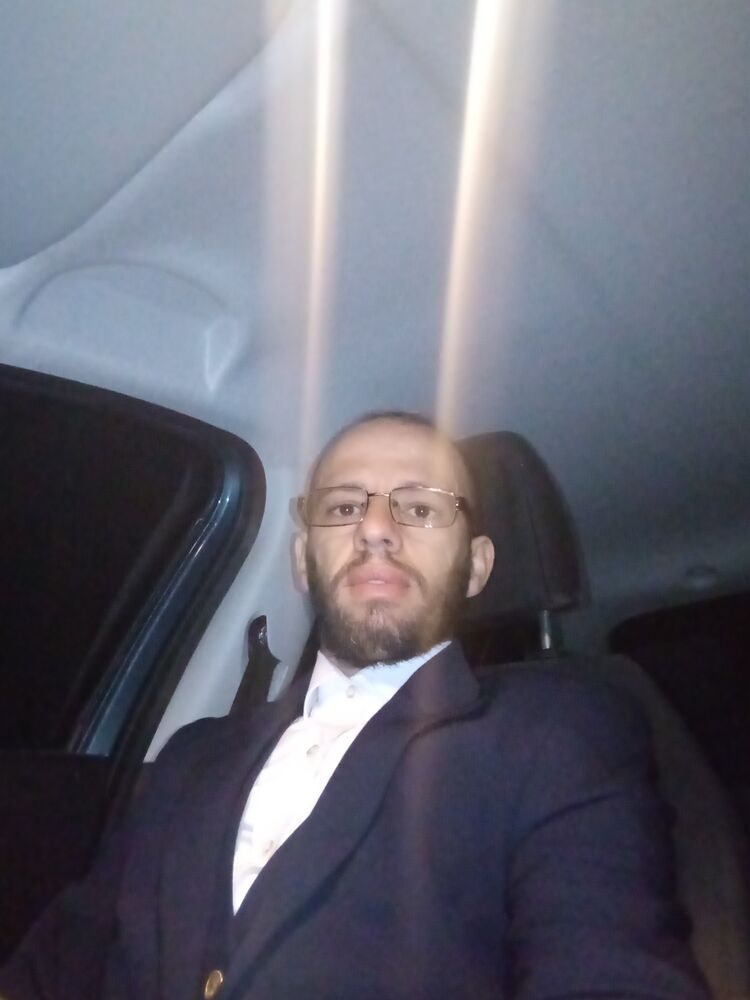 ���������� Algiers, ���� ������� Azzou, 35 ���, ������������ ��� c�������� ���������