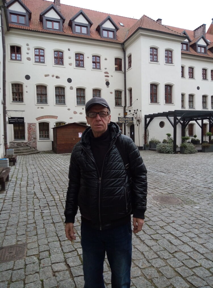  24326022  German, 67 ,    