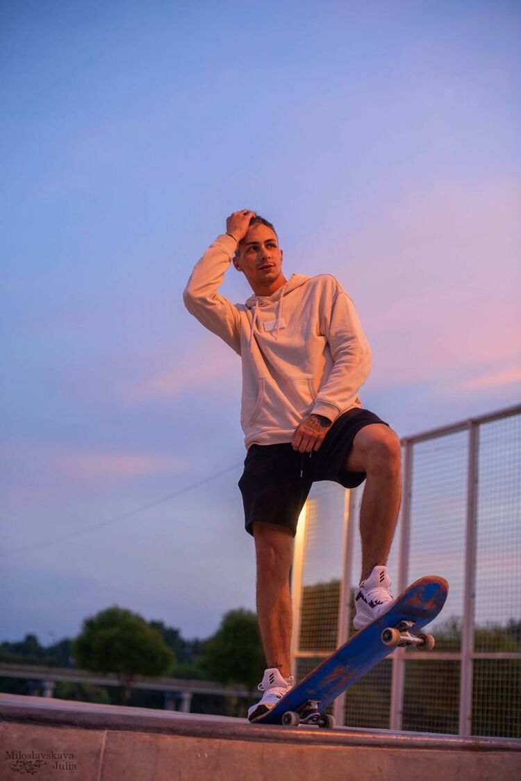  31995482  Alex, 28 ,    