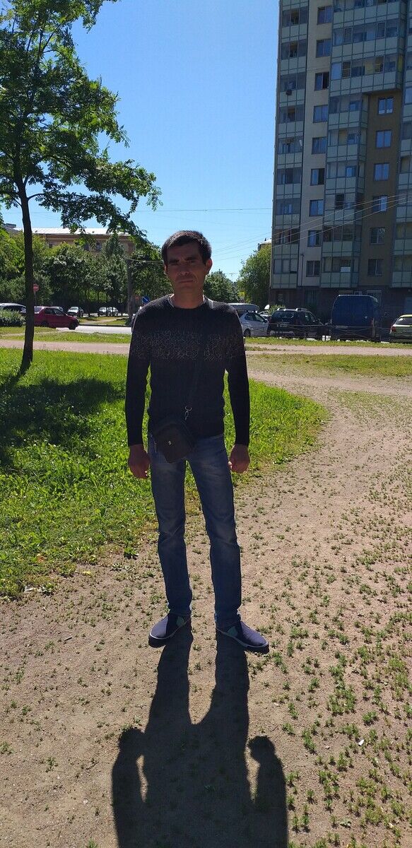  22412762  Sanjar, 40 ,    