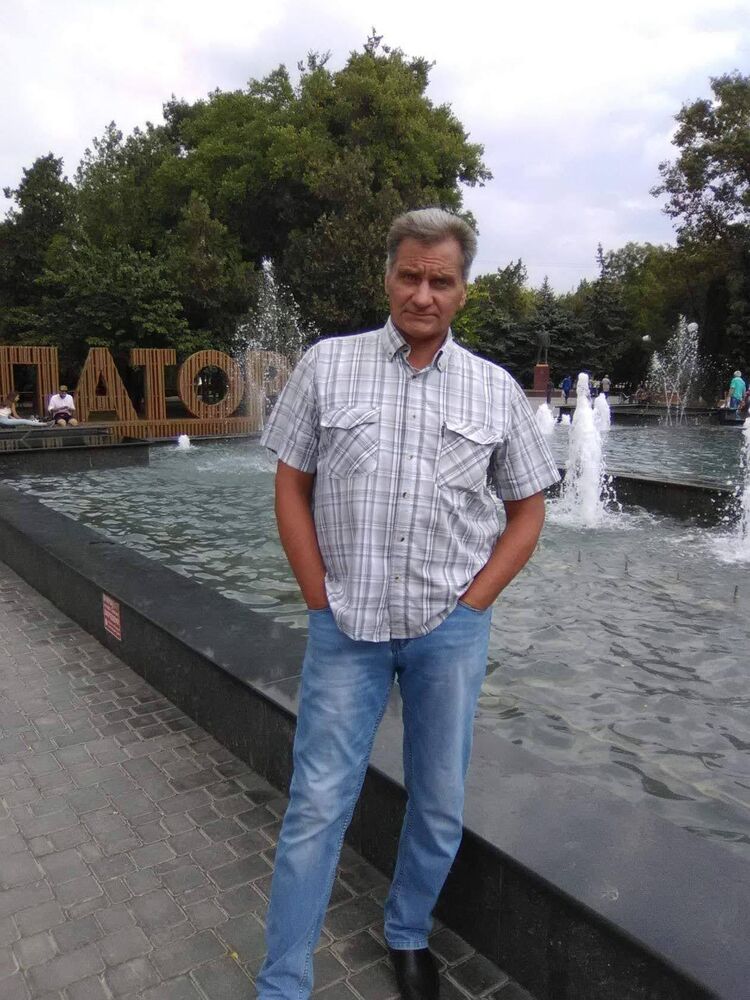  51693102  Petrovich, 52 ,    