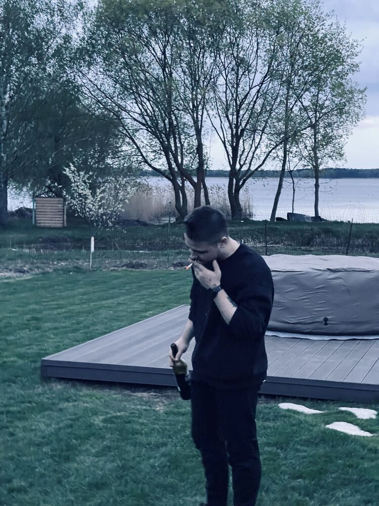  44665862  Eduard, 23 ,    