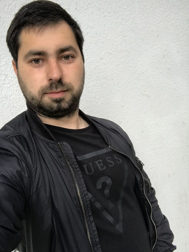  46989212  , 34 ,    