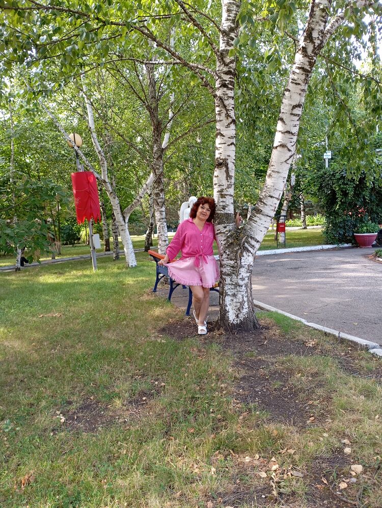  52880042  Amina, 68 ,    