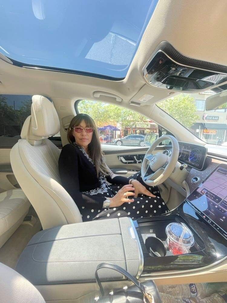  46987292  Sofiya, 49 ,    Beverly Hills
