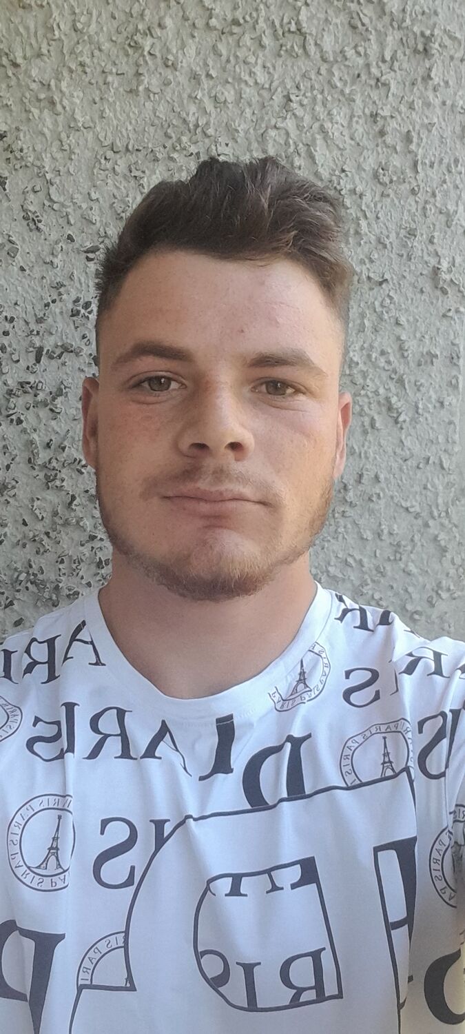  43639962  Valentin, 24 ,    