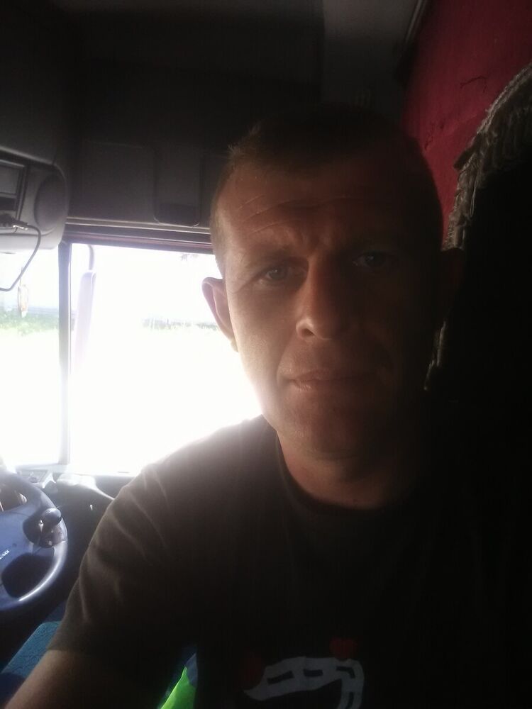  20561962  Valerij, 42 ,    