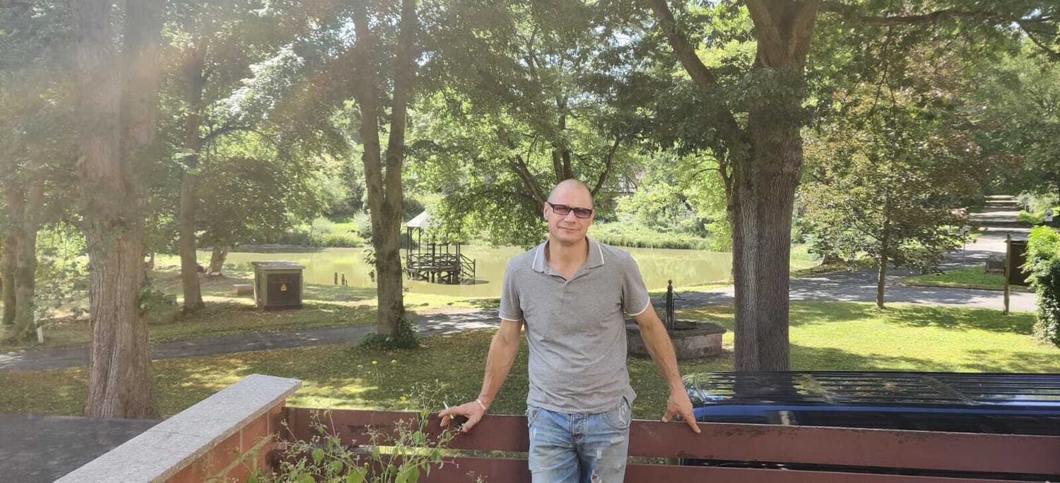  24520432  Artur, 54 ,    