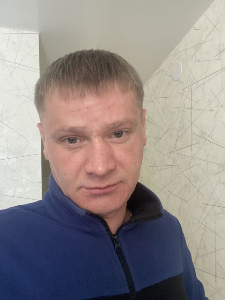  43946702  Dmitri, 41 ,     