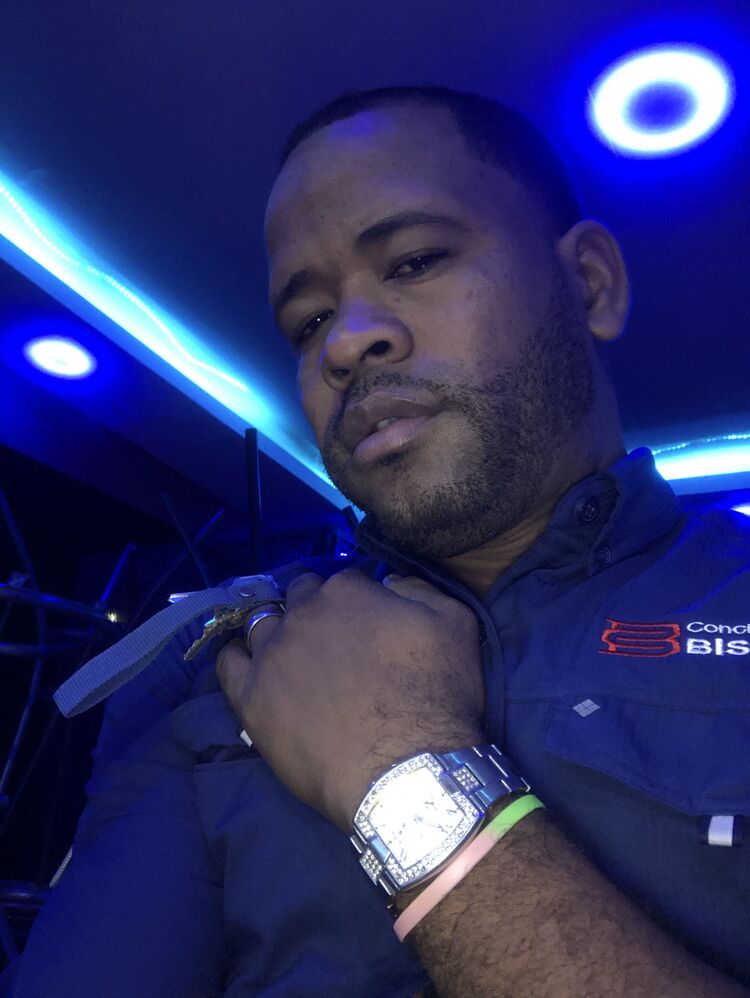  41223742  Juan  Novas, 35 ,    