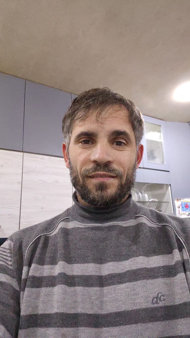  54731872  Nikolia, 42 ,    