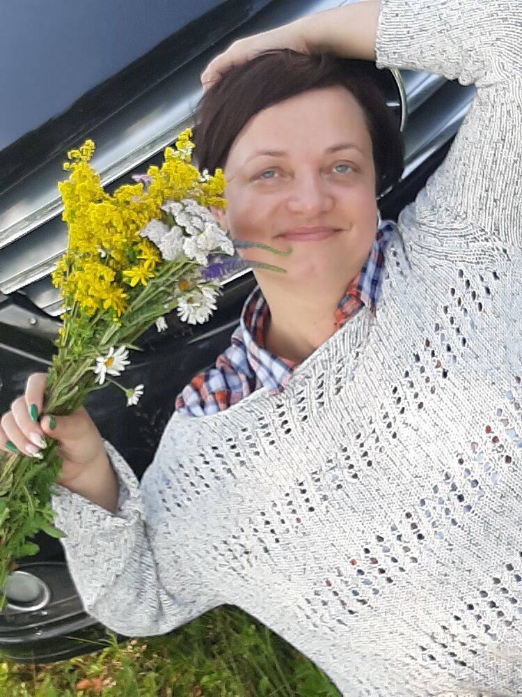  54360902  Larisa, 52 ,    