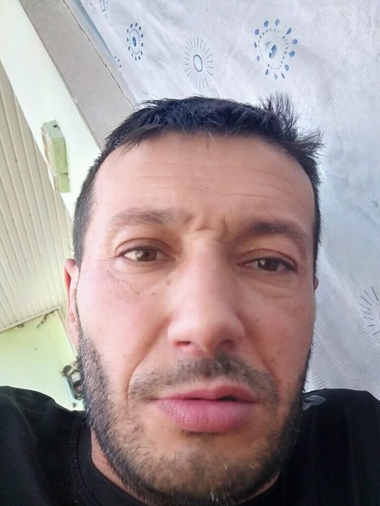  20941522  Maks, 44 ,    