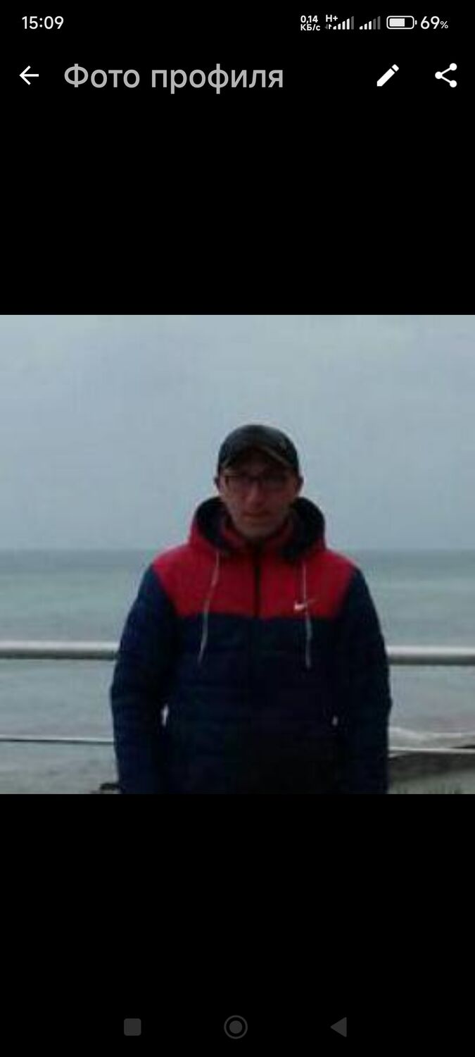  43038812  Robert, 54 ,    
