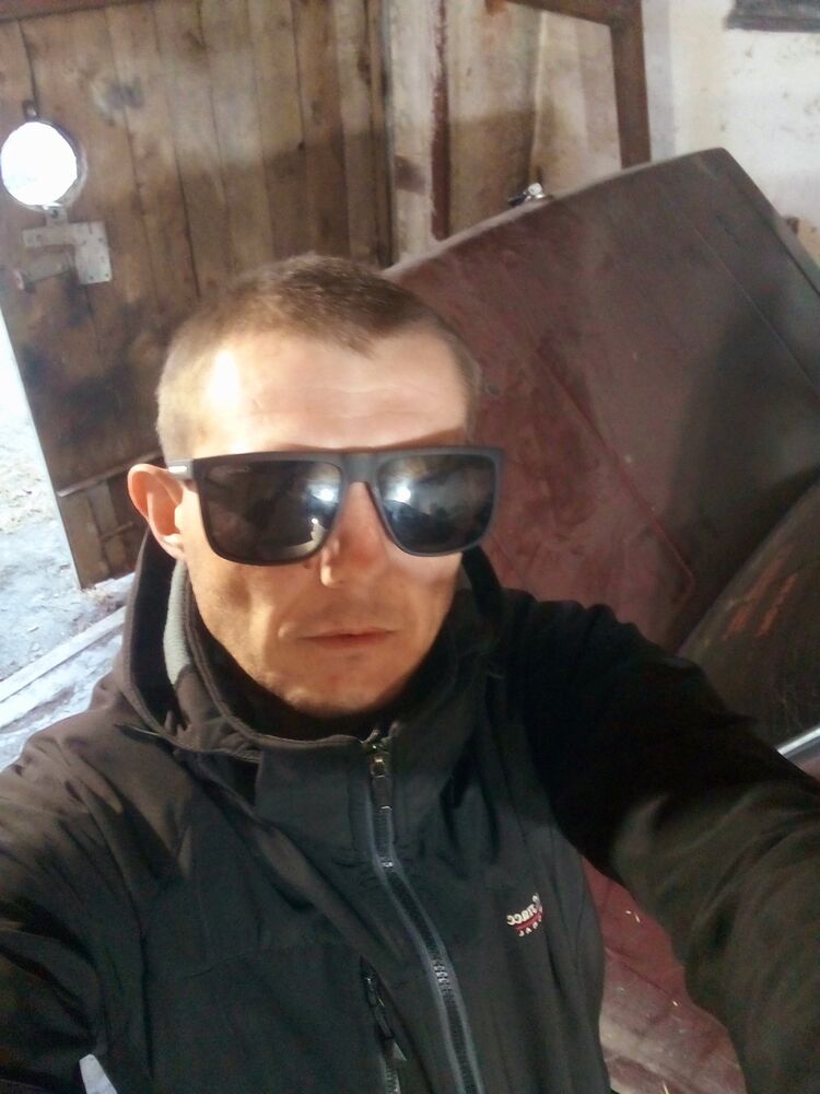  32848162  , 37 ,    