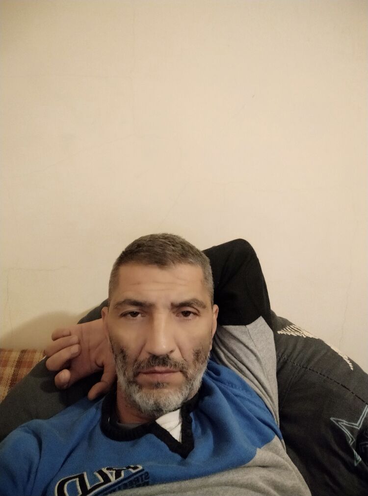  24447372  Ushangi, 47 ,    