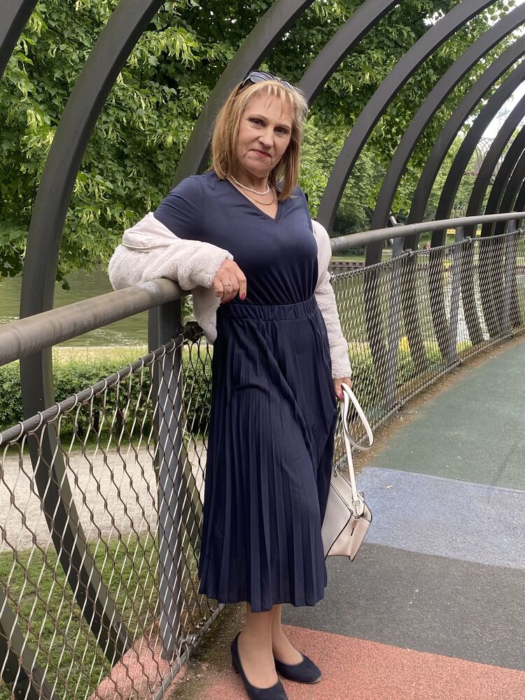  Neuss,   , 57 ,   ,   