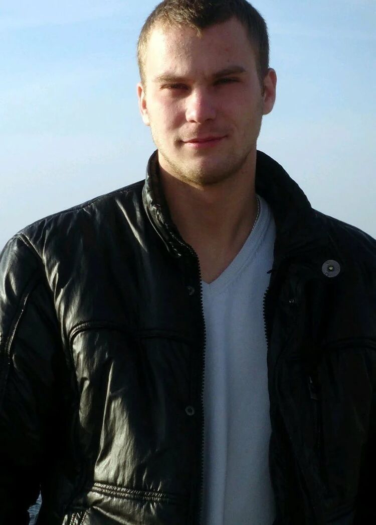  38139492  Mihail, 28 ,    