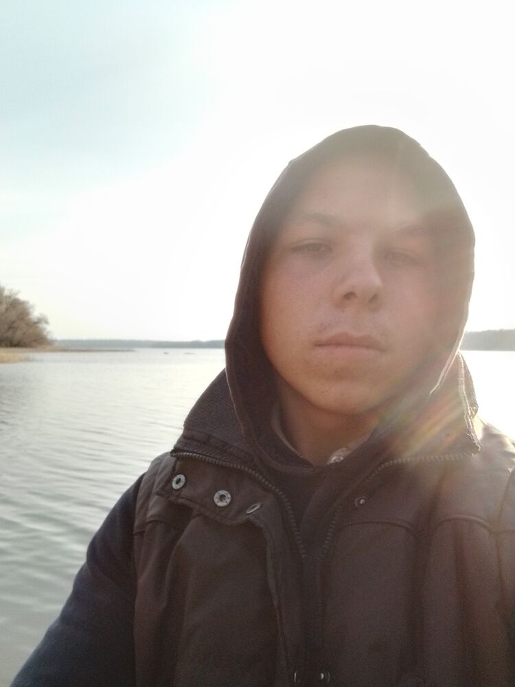  ,   Viktor, 19 ,   ,   