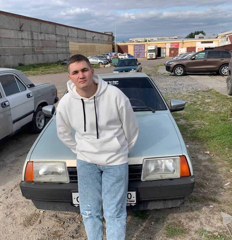  38818862  Denis, 23 ,    