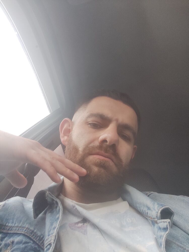  48140922  Artur, 33 ,    