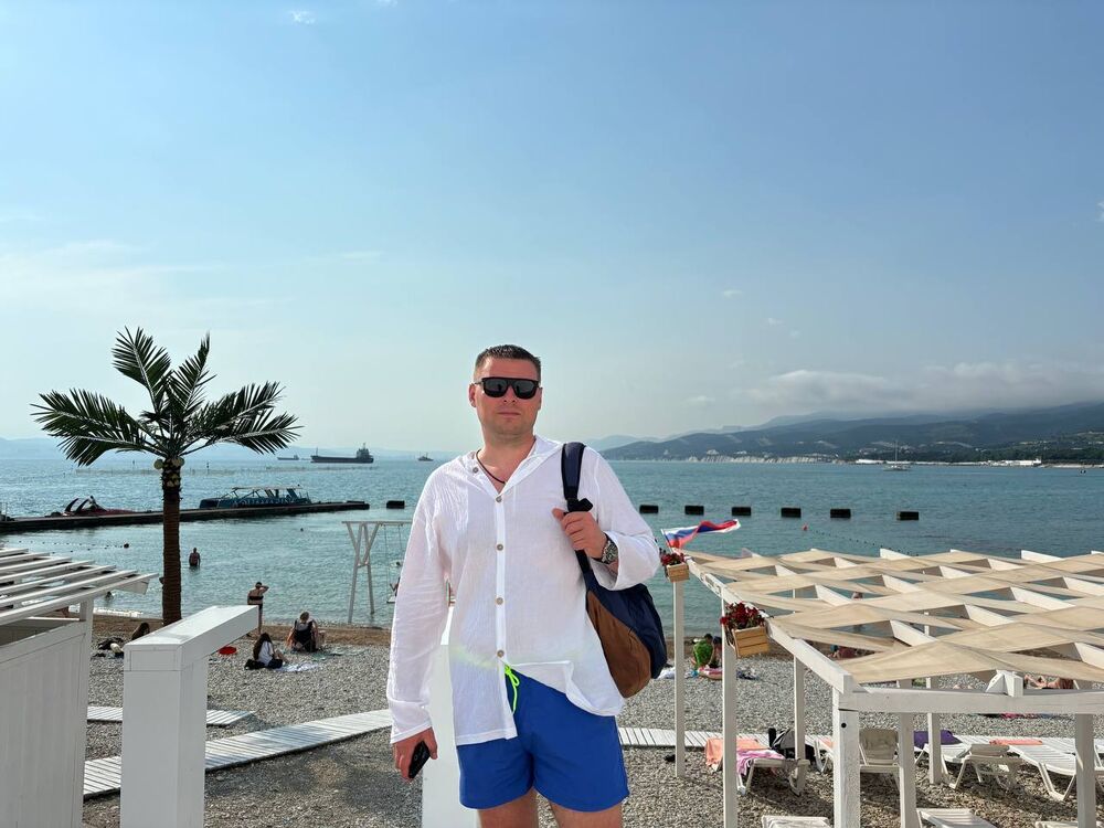  52552882  Alexander, 38 ,    