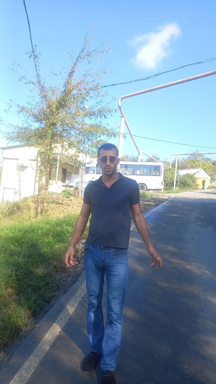  32577832  Armen, 34 ,    