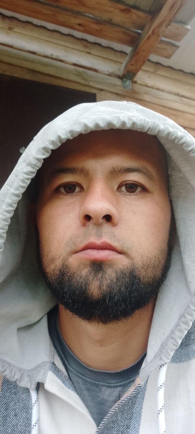  ,   Ali, 28 ,   c 