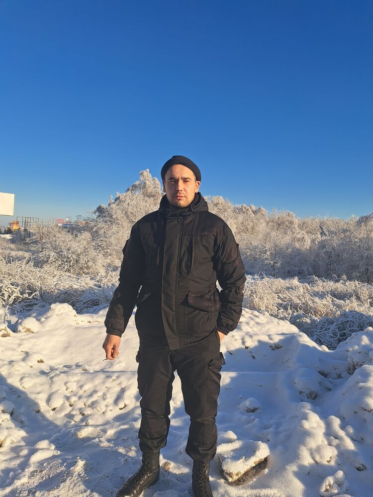  31103992  Maxim, 34 ,     