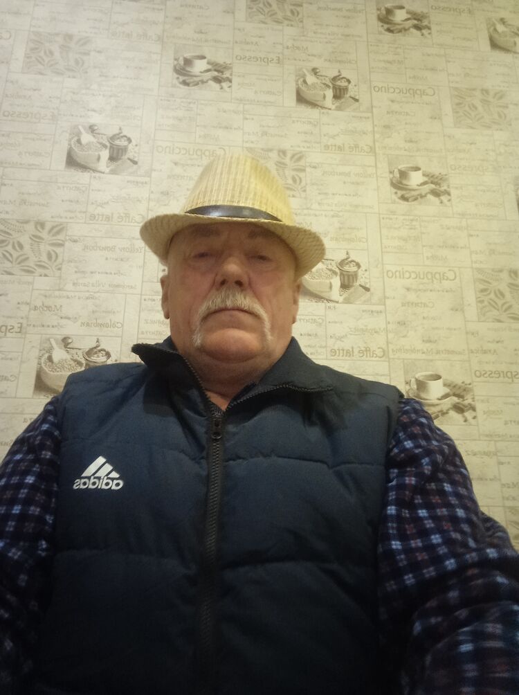 43029192  Anatolii, 64 ,    