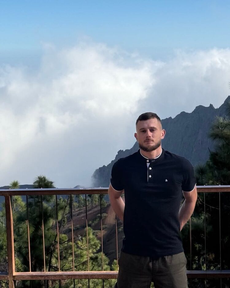  51993462  Ihor, 29 ,    