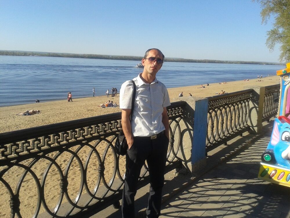  12526042  Vardan, 41 ,    