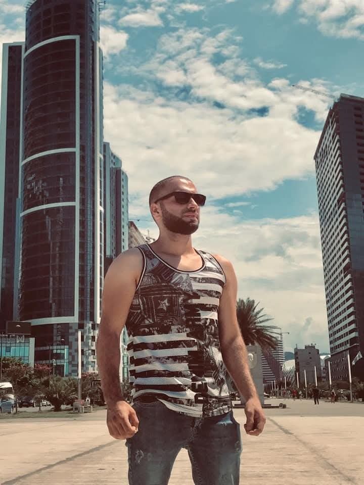  ,   John, 25 ,   ,   
