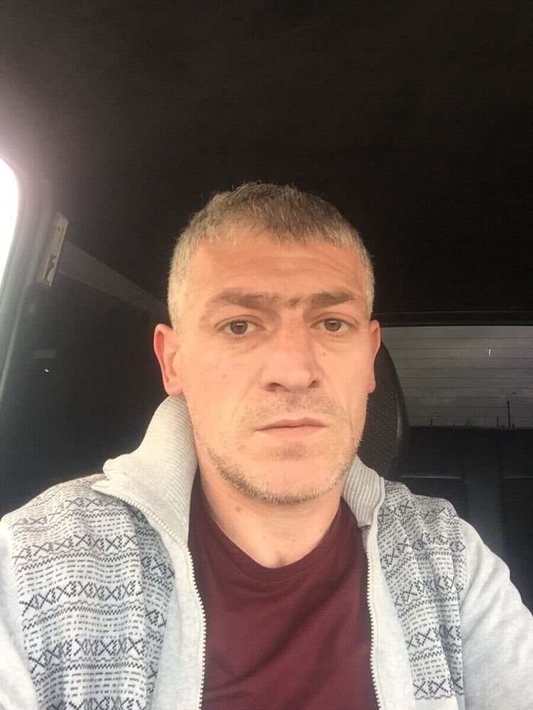 21808352  Artur, 44 ,    
