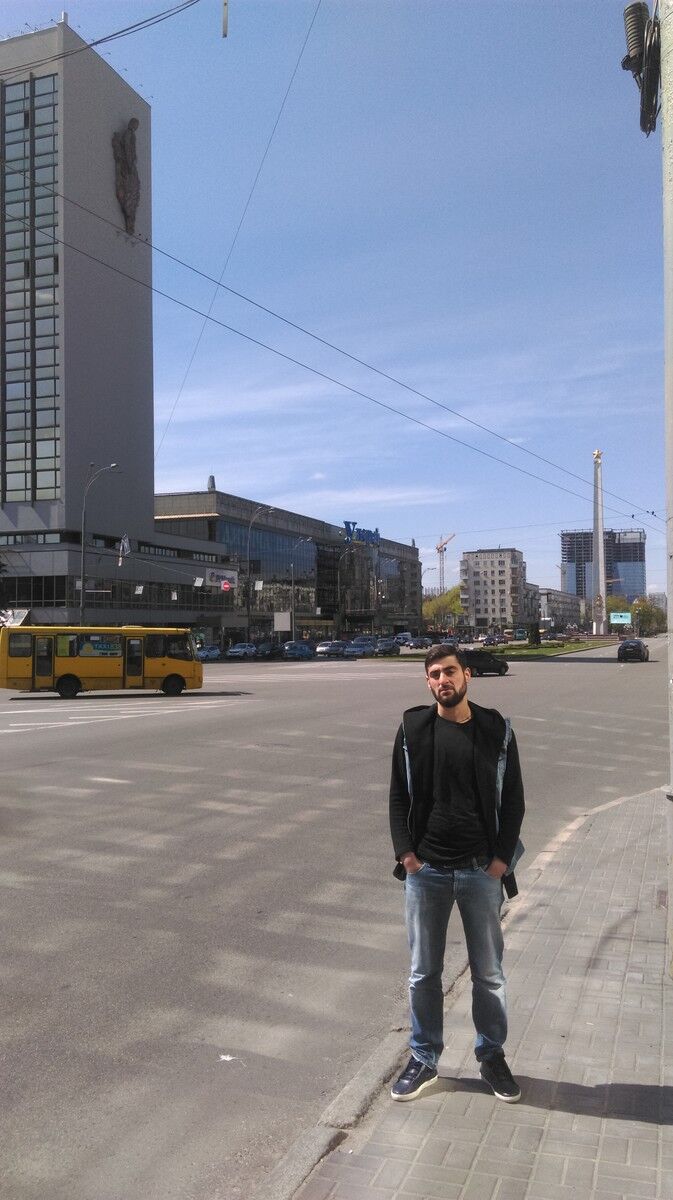  9347942  Jony Volker, 35 ,    