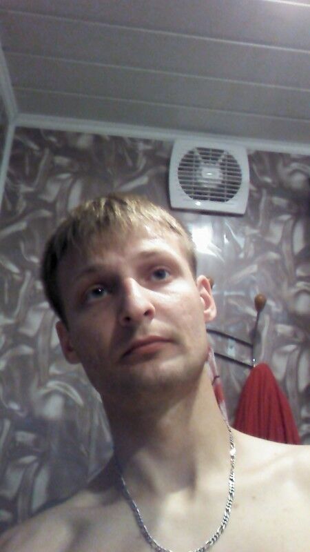 6425482  Ilya, 39 ,    