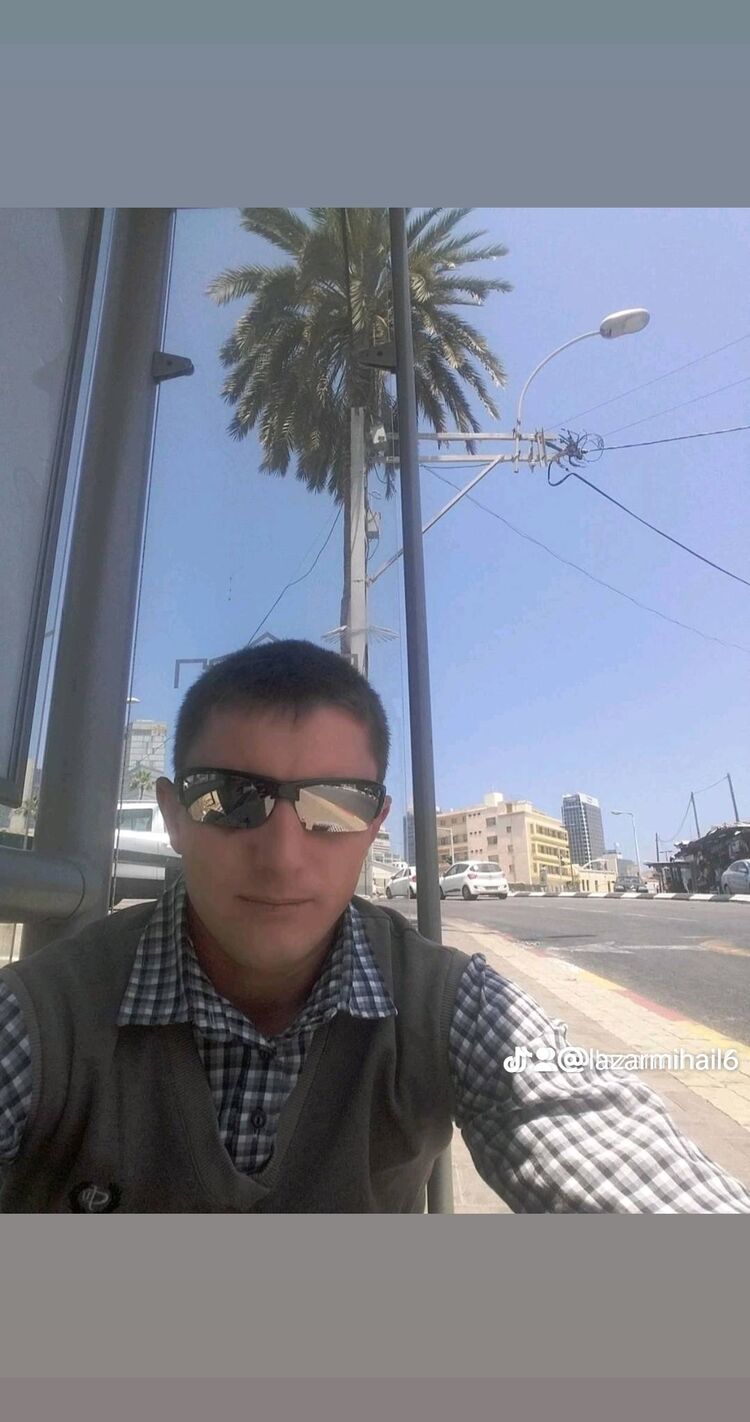  ,   Mihail, 40 ,   ,   