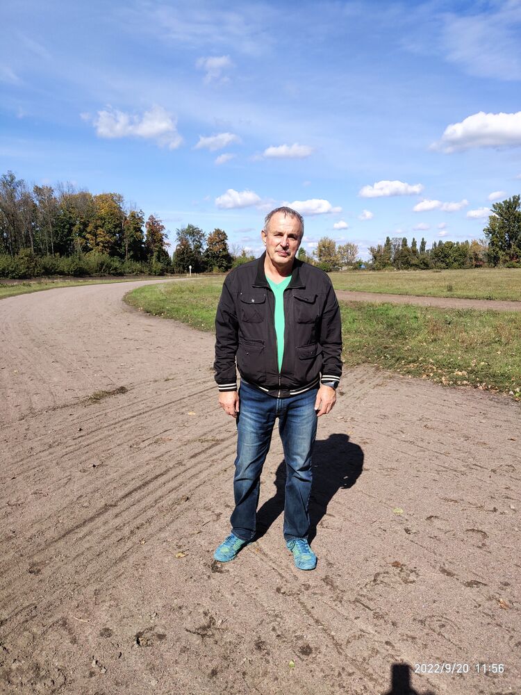  30240882  Sergey, 65 ,    