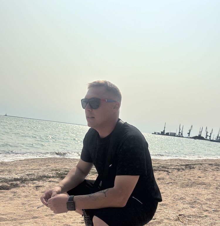  ,   Alex, 30 ,   c 