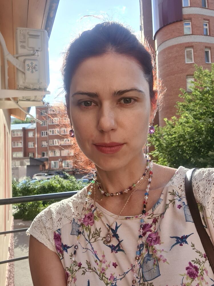 53291982  Elena, 44 ,    