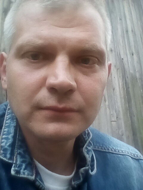  10240332  Aleksei, 46 ,    
