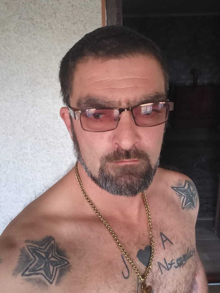  46967632  Gia, 42 ,    