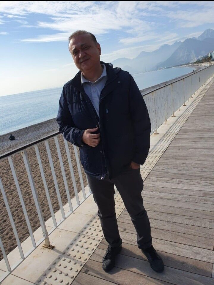  19525252  Deniz, 45 ,    