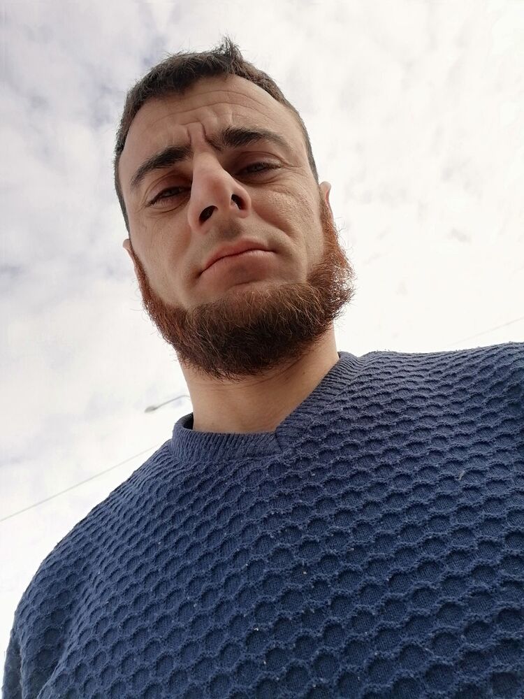  19007612  Bairam, 38 ,    