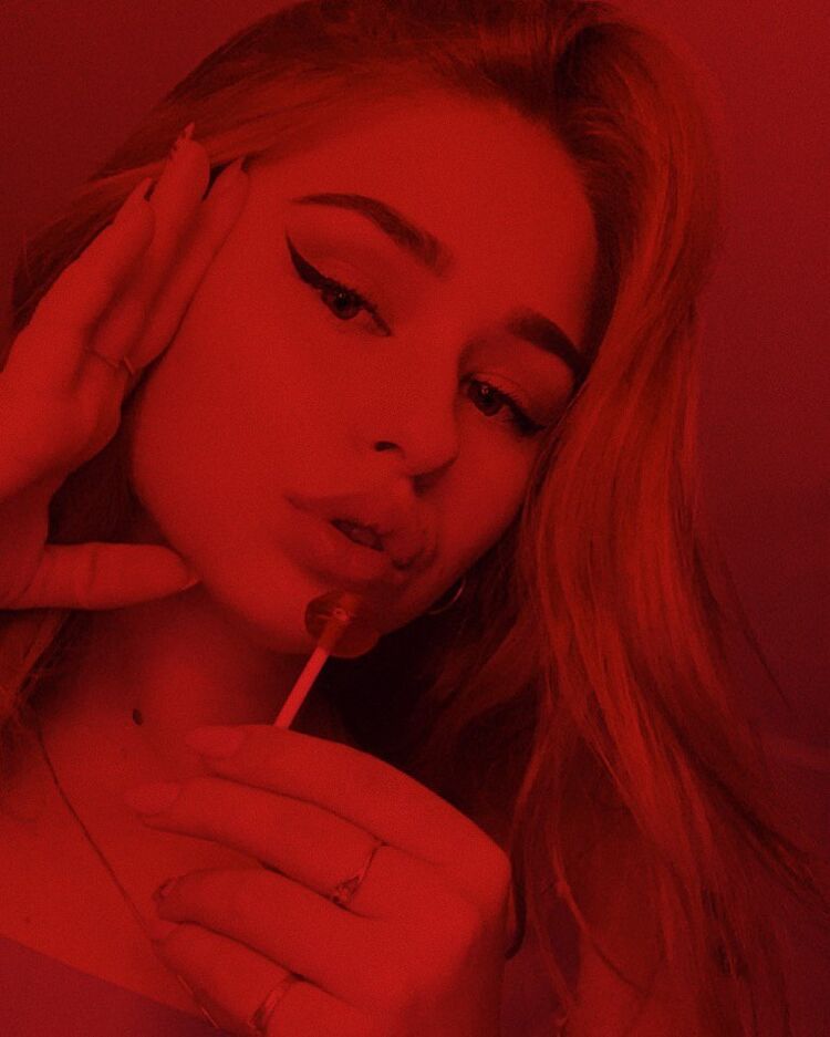  ,   Veronika, 21 ,   c , 