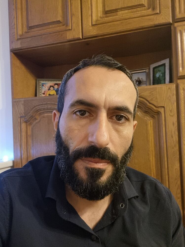  ,   Garry, 44 ,   ,   