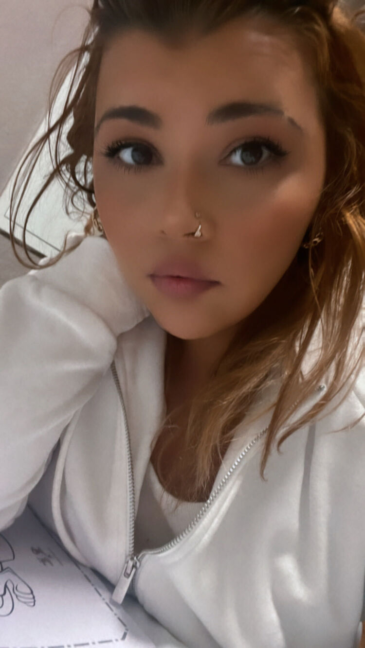  52499582  Dila, 32 ,    Coburg